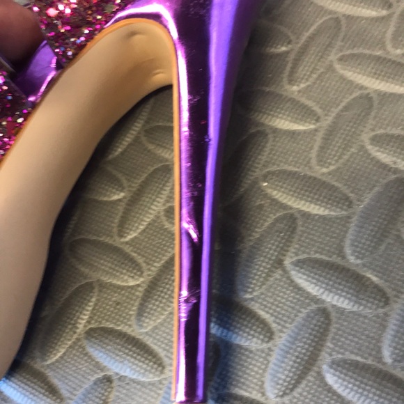 Heels - Picture 4 of 4